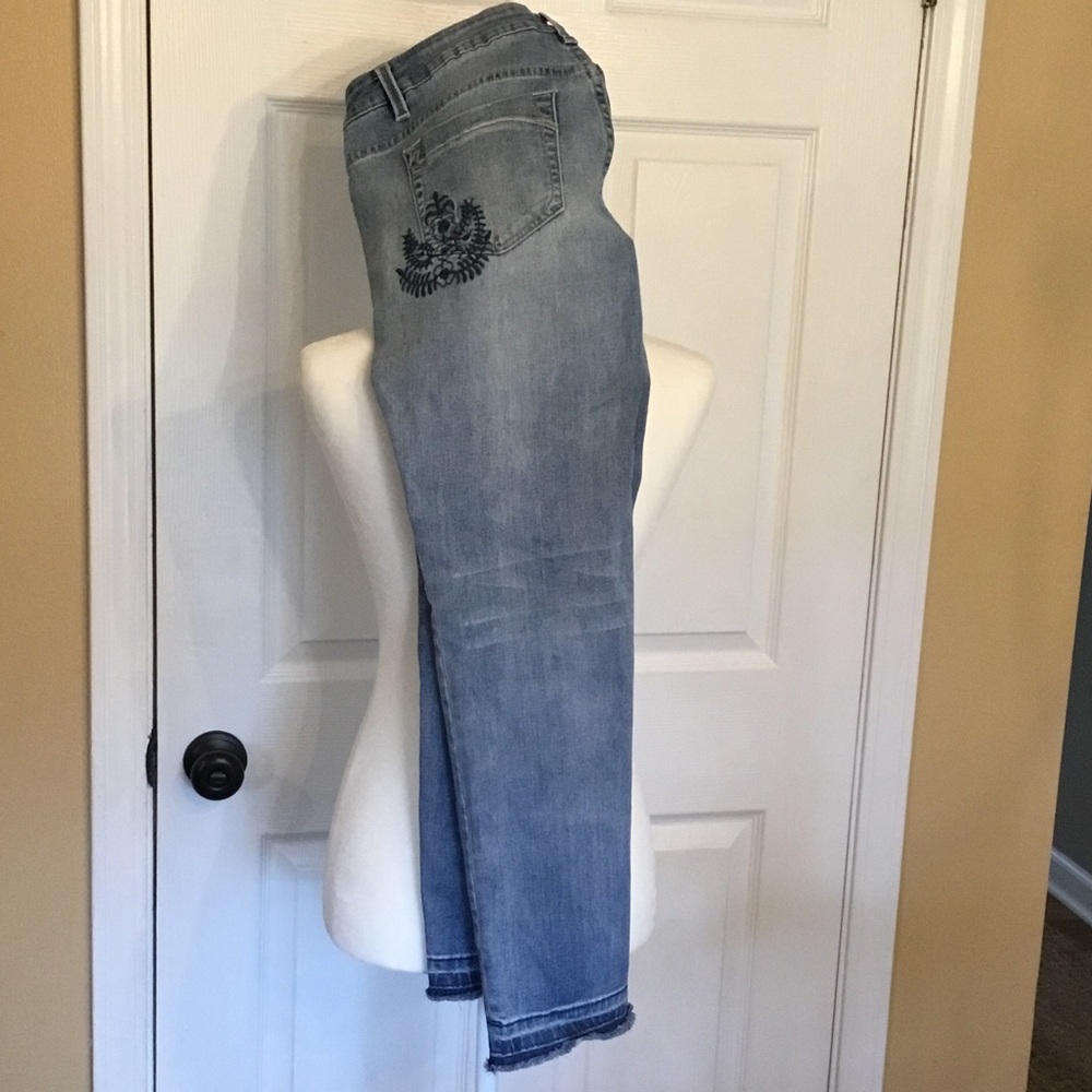 Nanette Lepore Distressed Grunge Light Blue Straight-Leg Jeans Embroidery Size10 - Picture 2 of 11